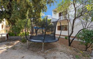 Lovely Apartment In Brodarica With Wifi - Brodarica - 2
