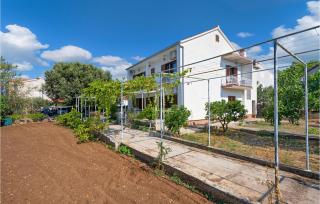 Lovely Apartment In Brodarica With Wifi - Brodarica - 1
