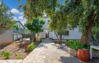 Lovely Apartment In Brodarica With Wifi - Brodarica - 9