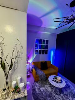 Evergreen suite- 1 bed 1 sofa bed, light sync TV - Manila - 5