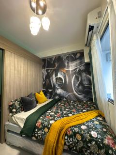 Evergreen suite- 1 bed 1 sofa bed, light sync TV - Manila - 4