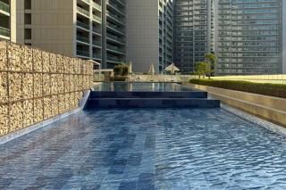 Waves - Canal-View Elegance 1BR Apt in Reva Residences - Dubai - 0