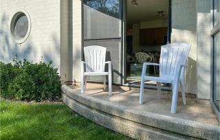 1 Bedroom Lovely Apartment In Bredene - 4
