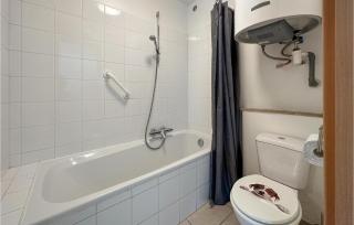 1 Bedroom Lovely Apartment In Bredene - 5