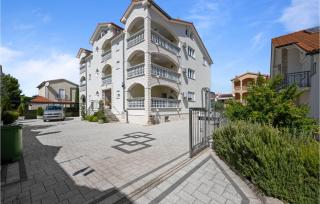 2 Bedroom Cozy Apartment In Vodice - Vodice - 4