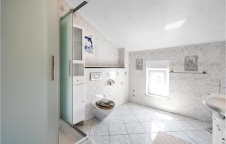 2 Bedroom Awesome Apartment In Vodice - Vodice - 1