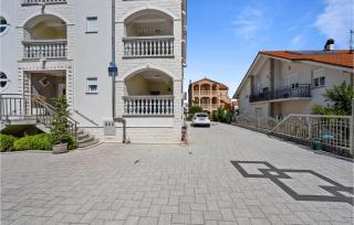 2 Bedroom Awesome Apartment In Vodice - Vodice - 4