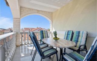 2 Bedroom Awesome Apartment In Vodice - Vodice - 2