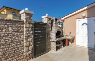 Cozy Apartment In Pula With Wifi - Pula - 2