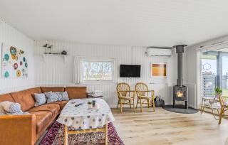3 Bedroom Lovely Home In Bjert - Binderup Strand - 8