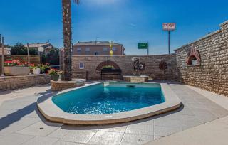 Cozy Apartment In Pula With Wifi - Pula - 4