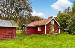 2 Bedroom Stunning Home In Öxnevalla - - 2
