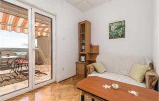 Beautiful Apartment In Dinjiska - 8