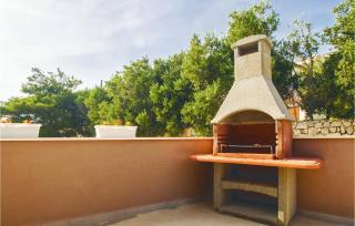 Three-Bedroom Apartment In Mali Rat - 2