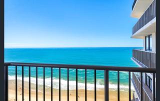Beachfront Bliss 2BR 2BATH Ocean Views - Surfers - Gold Coast - 9