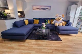 5 Bed Home with Cinema, F1 Racing SIM, 1 GB Internet, BBQ, Garden, 20 Mins London, Parking, EV Port, Metro 5 mins walk - Londres - 5