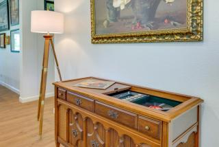 Chic Johnson City Home with Yard and Fire Pit! - Johnson City - 4