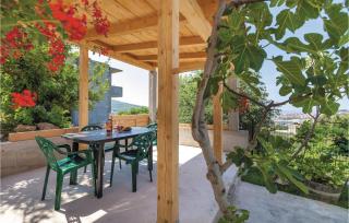 Awesome Apartment In Zrnovnica - Korešnica - 3