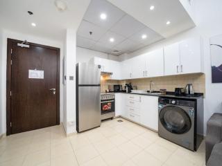 Stylish 1 Bed Retreat in JVCs Autumn Community - Dubai - 3