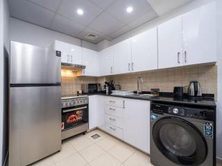 Stylish 1 Bed Retreat in JVCs Autumn Community - Dubai - 2