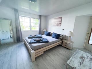 Große & voll ausgestattete Apartments, Studios, Doppelzimmer, Workspace, Parkplatz, Netflix, Prime & schnelles Wifi in ruhiger Lage mit Garten - Rudolstadt - 6
