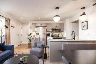 Multi-Condo Building with 7 Units 15 Bedrooms 22 Beds and Free Parking - Nashville - 8