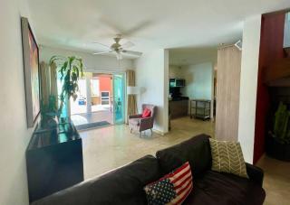 Private Villa and Apartment with Pool in Palm Beach - Noord - 3