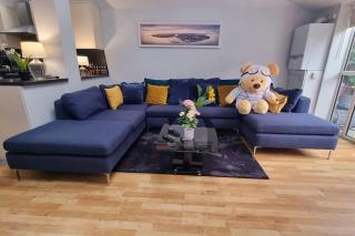3 Bed Home with Cinema, F1 Racing SIM, 1 GB Internet, BBQ, Garden, 20 Mins London, Parking, EV Port, Metro 5 mins walk - Londra - 8