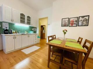 Lovely 2BDR in center, Wifi & Self-Check in - Bratislava - 4