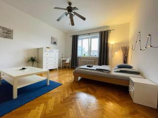 Lovely 2BDR in center, Wifi & Self-Check in - Bratislava - 0
