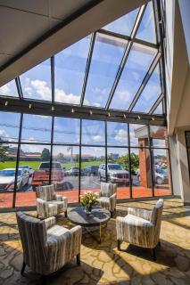 Euro-Suites Hotel - 8