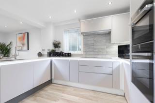 Peaceful 5-Bed Detached Home - - 3