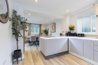 Peaceful 5-Bed Detached Home - - 0
