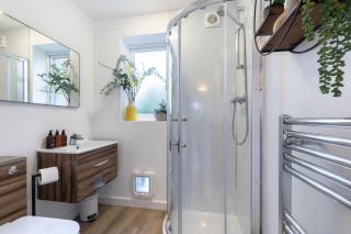 Peaceful 5-Bed Detached Home - - 5