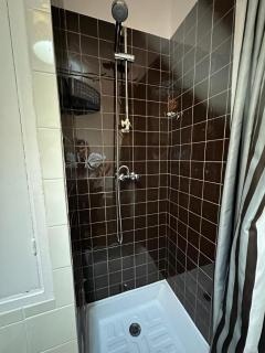 Calm and Comfortable parisian studio - París - 7