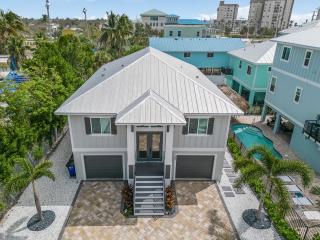 Luxury Retreat: with Pool - Fort Myers Beach - 5