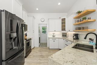 Luxury Retreat: with Pool - Fort Myers Beach - 2
