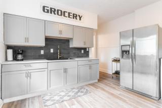 6 Bedroom Duplex Sleeps 14 Close to Lucas Downtown - Indianapolis - 5