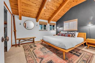 Paige Meadows Hideaway with Hot Tub - Tahoe City - 8