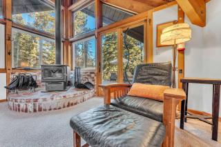 Paige Meadows Hideaway with Hot Tub - Tahoe City - 4