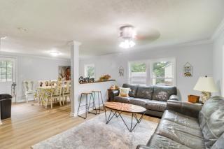 Cozy Virginia Escape with Deck, Grill and Fire Pit! - Luray - 6