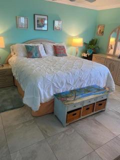 Penthouse Paradise: Gulf Views, Beachfront & Pool - Fort Myers Beach - 8