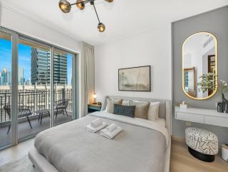 The Skyline Suite Luxury Downtown Retreat - Dubai - 5
