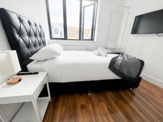 Centra Palmers Green - London - 3