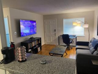 Midtown Hideaway - 4