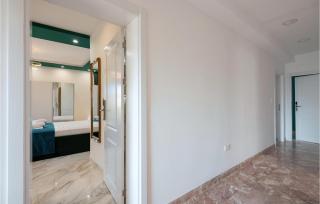 Awesome Apartment In Makarska With Wifi - Makarska - 3