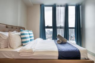 2BR 2TB Uptown Parksuites BGC Balcony,fast WiFi,Washer - Manila - 8