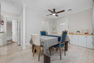 Family Friendly West Central Apt Near Hot Spots! Free Parking! - Fort Wayne - 9