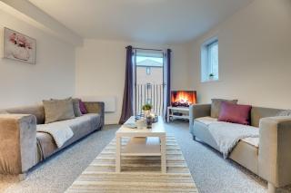 Central 3 bedroom Apartment & Free Parking- Ideal 4 long stays - 9