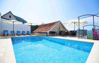 Four-Bedroom Holiday Home In Veliki Prolog - 1